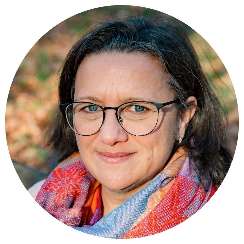 Juliette Bodson – Chenille Papillon Webi'Lunch // Repenser votre rapport à l'argent pour améliorer votre bien-être et votre équilibre professionnel